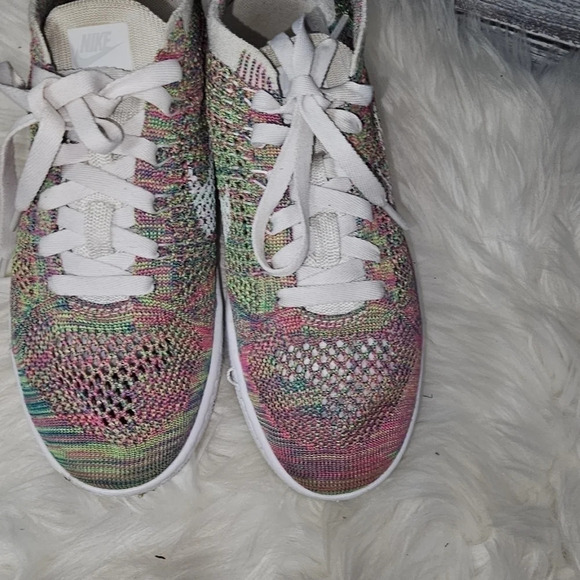 NIKECOURT  Tennis Classic Ultra Flyknit Sneakers  Size 8 - Picture 4 of 9